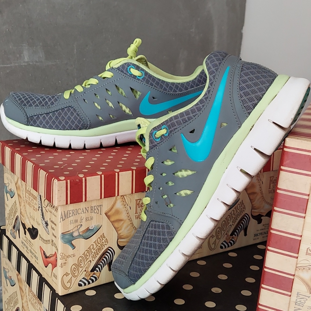 Nike Grey w Neon Green Highlights